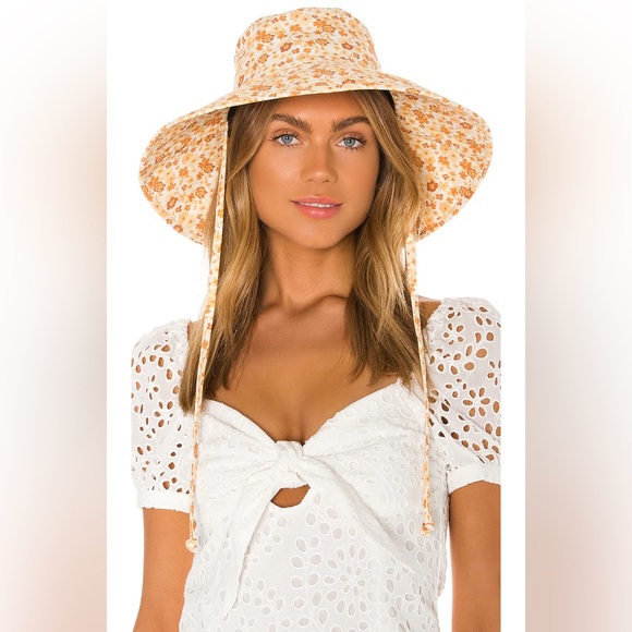 NWT Lack of Color Holiday Bucket Hat in Peach Bloom Size S/M